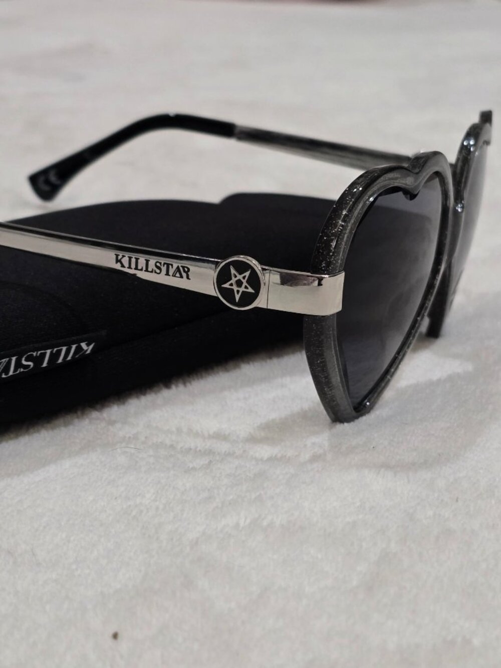 Killstar ✦ Disco Enfer Sunglasses ✦ Black Glitter Heart Frame w/ Pentagram Arms - Picture 5 of 12